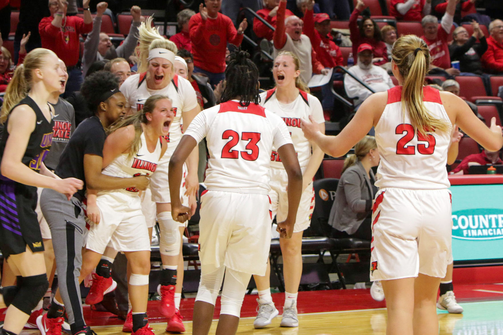 ISUvsUNI_women's basketball_team celebrate